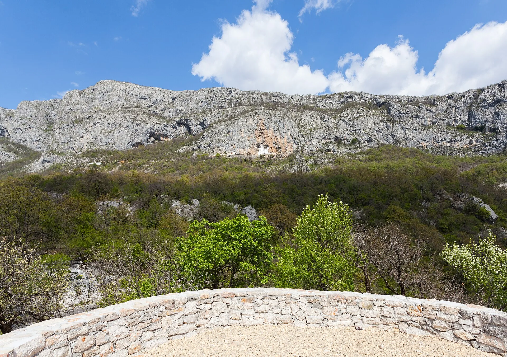 Ostrog Manastırı